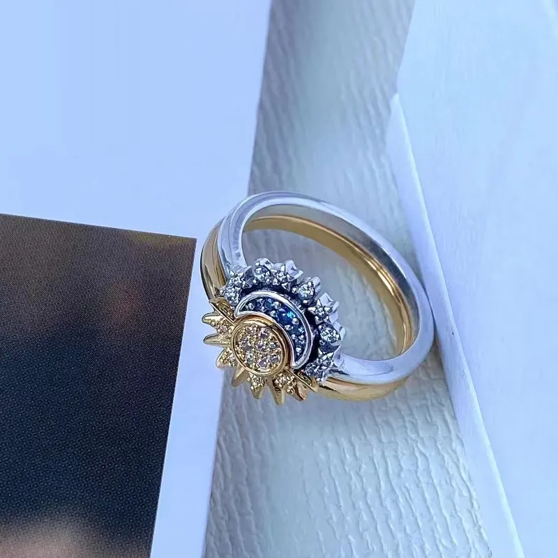 Stilvoller Damen Silberring mit funkelnden Kristallen, die Mond und Sonne darstellen. Zeitloser Schmuck.