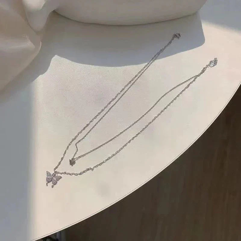 Edle Silberkette für Damen mit elegantem Zirkon-Schmetterling, eine perfekte Geschenkidee für Sie.