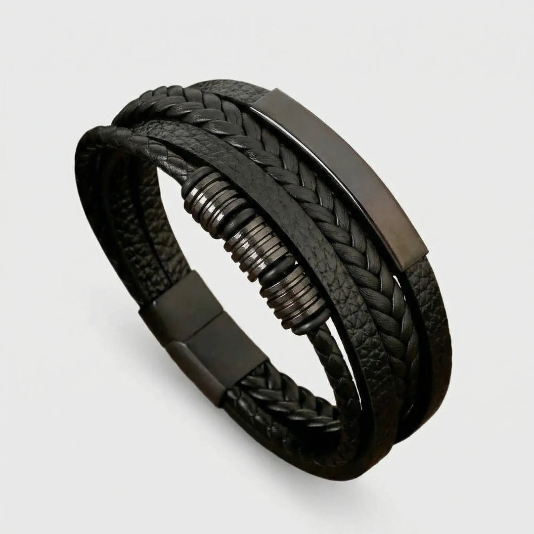 Herren Vintage-Stil Armband: mehrschichtiges geflochtenes Leder mit dekorativem Gold-Magnetverschluss.