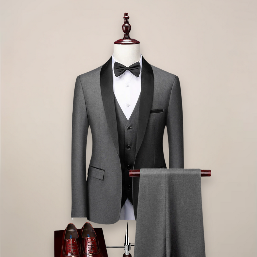 Klassischer Herrenanzug Dreiteiler, zeitloser Schnitt, formelle Männerkleidung, ideal als Business- oder Hochzeitsanzug.