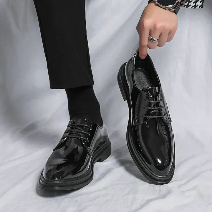 Elegante, glänzende Herren Derby-Schnürschuhe, perfekt für Business, Hochzeiten & formelle Anlässe. Zeitloses Design.