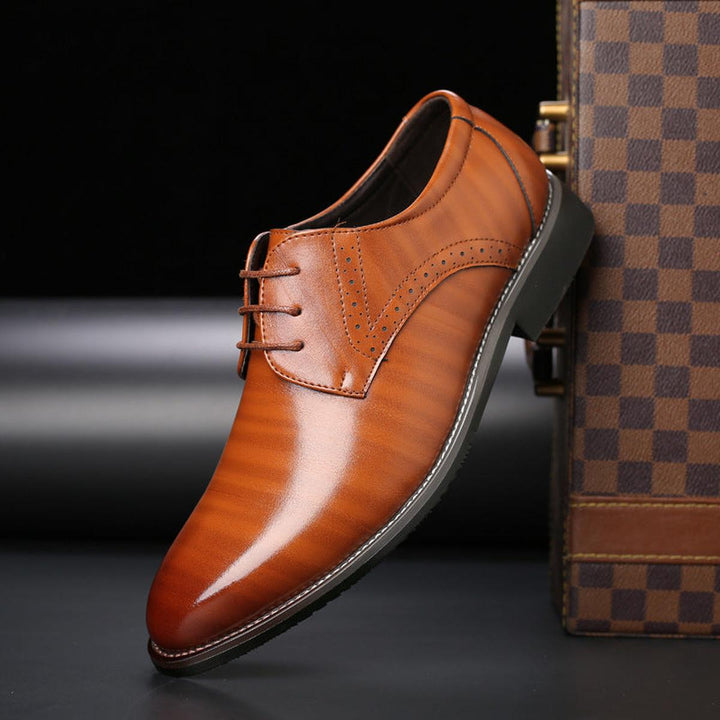 Bequeme klassische Herren Schnürschuhe für Büro und festliche Anlässe, stilvolle Anzugschuhe.