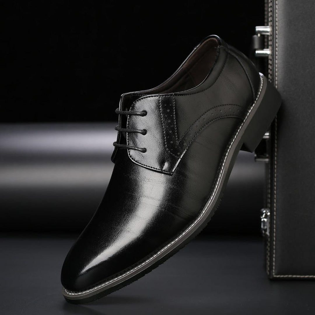 Braune und blaue Herren Business Schnürschuhe, klassische Eleganz für Herren.