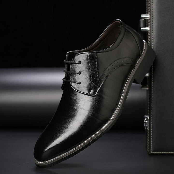 Braune und blaue Herren Business Schnürschuhe, klassische Eleganz für Herren.