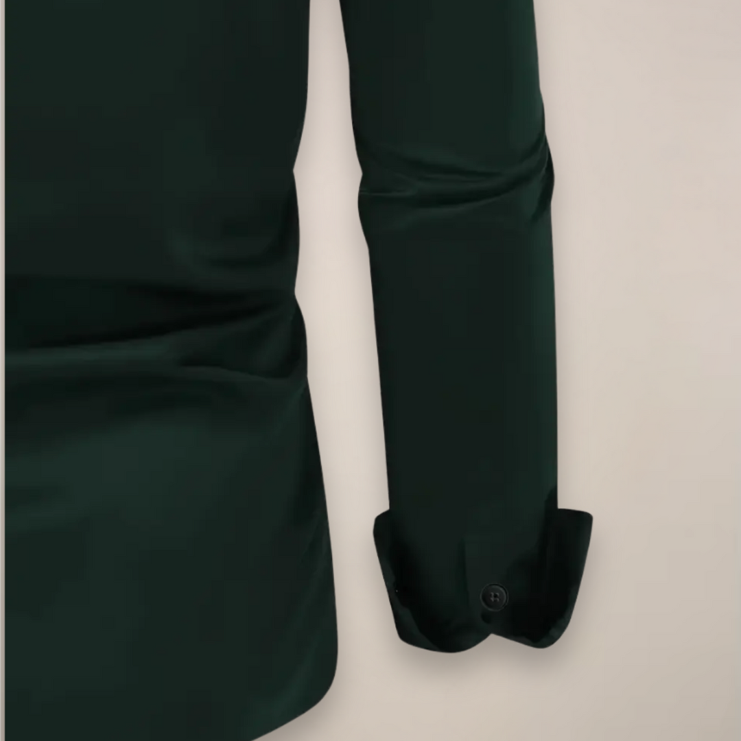 Hochwertiges Slim Fit Herrenhemd für den Frühling. Zeitloses Design, optimal für Business und Freizeit.