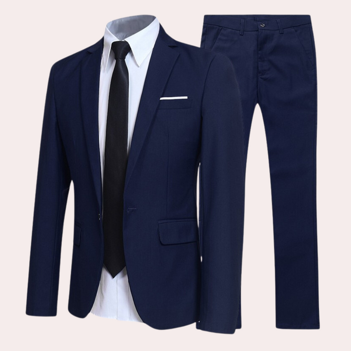 Leichter Herren Sommeranzug für warme Tage, auch perfekt als Frühlingsanzug. Klassische Herrenmode.