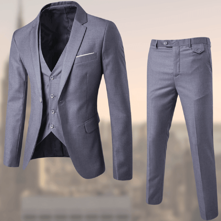 Hochwertiges Anzugset für Herren: Formeller Dreiteiler mit Sakko, Weste und Hose. Vielseitig für Büro & Abendmode geeignet.