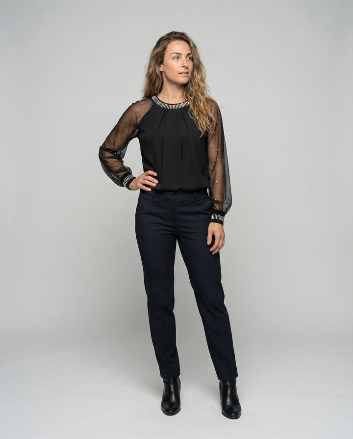 Elegantes Damen Langarm Mesh Top mit funkelnden Glitzer-Details. Schickes Oberteil für Abende.