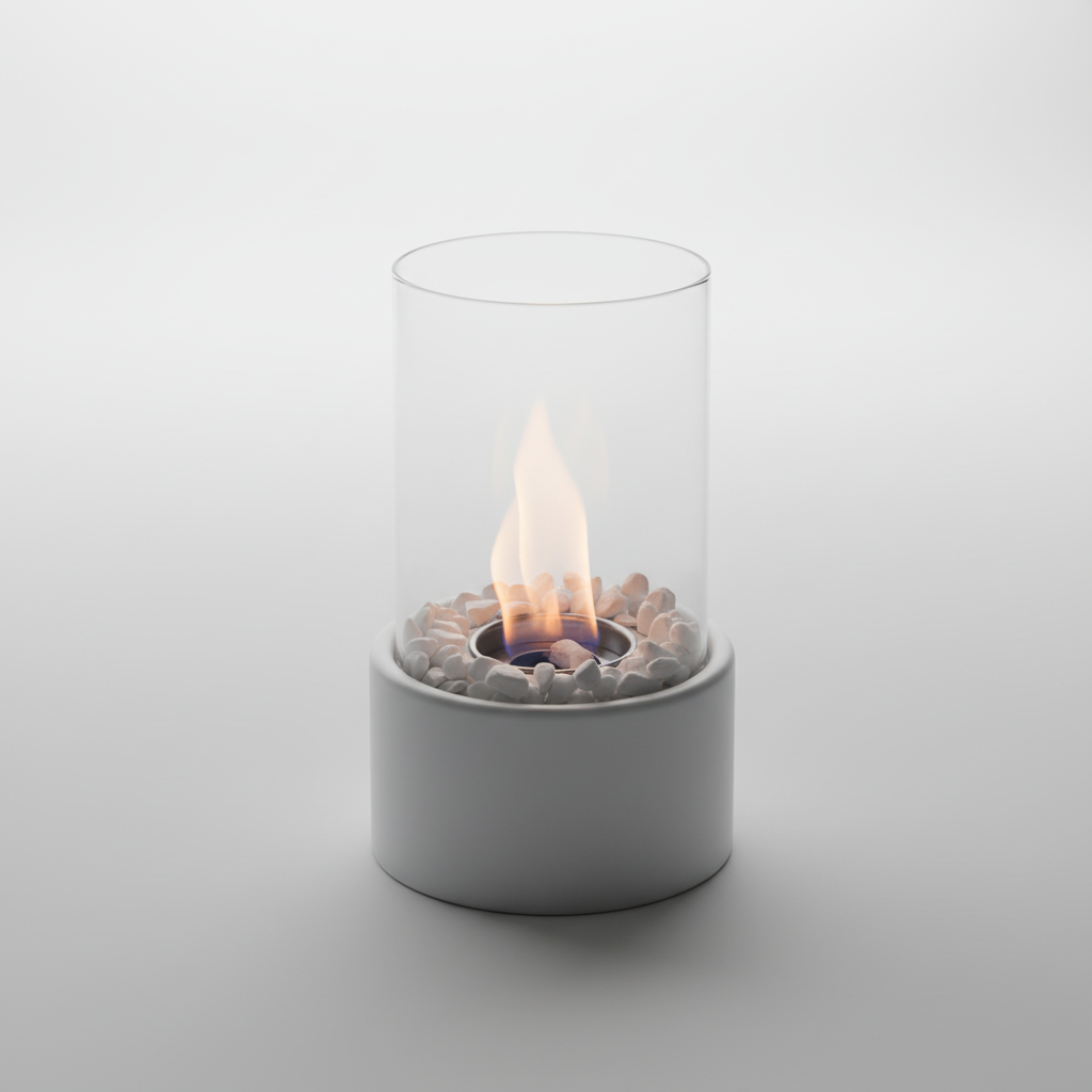 Zeitlose HearthLume Laterne: Metallbasis mit Glas, schafft beruhigende Atmosphäre und elegantes Flammenlicht.