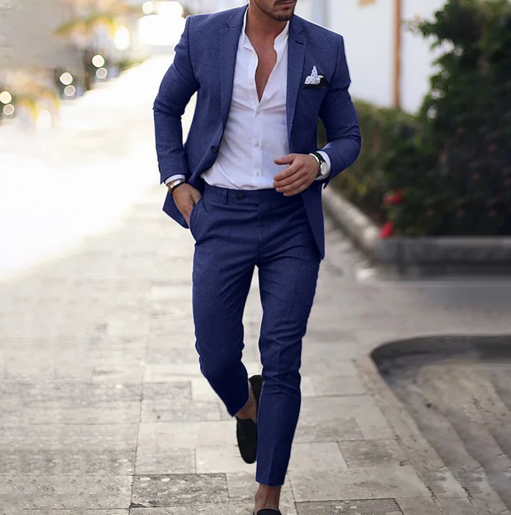 Eleganter Herren Blazer im Business Casual Stil, perfekt kombiniert mit smarter Hose für ein modisches Büro-Outfit.