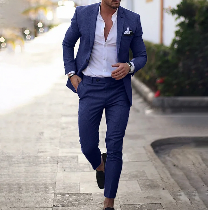 Eleganter Herren Blazer im Business Casual Stil, perfekt kombiniert mit smarter Hose für ein modisches Büro-Outfit.