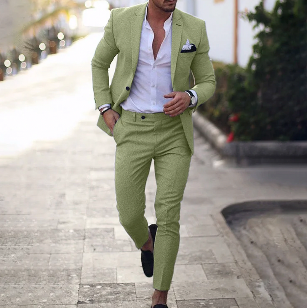 Stilvolles Herren Outfit Set bestehend aus schickem Blazer und passender Hose, ideal für Business Casual Mode.
