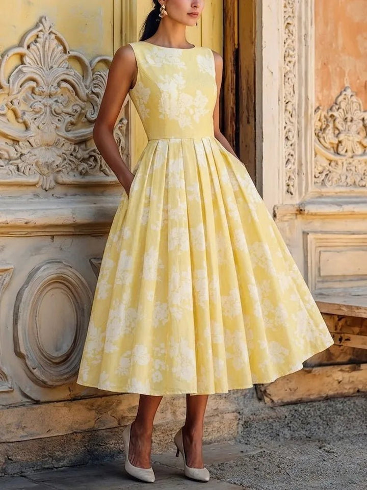 Feminin geschnittenes Blumen Midikleid mit Rundhals und elegantem Plisseerock. Vielseitiges Sommer- und Abendkleid.