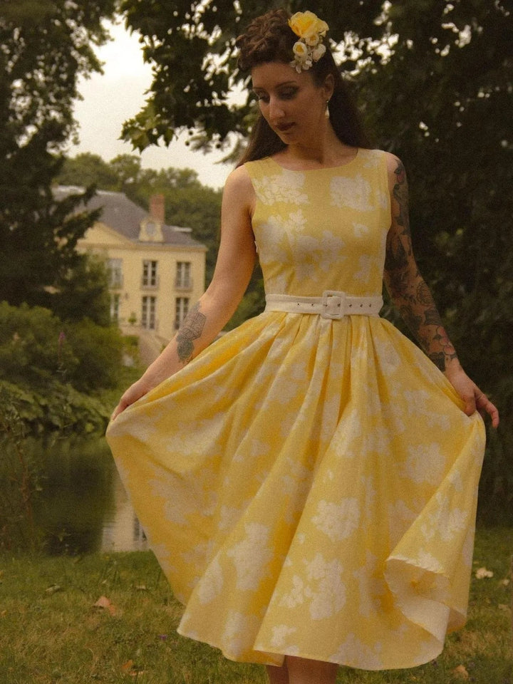 Schickes Damen Midikleid, Blumenmuster. Fließender Plisseerock, Fit-and-Flare Silhouette. Ideal für Sommer & Events.