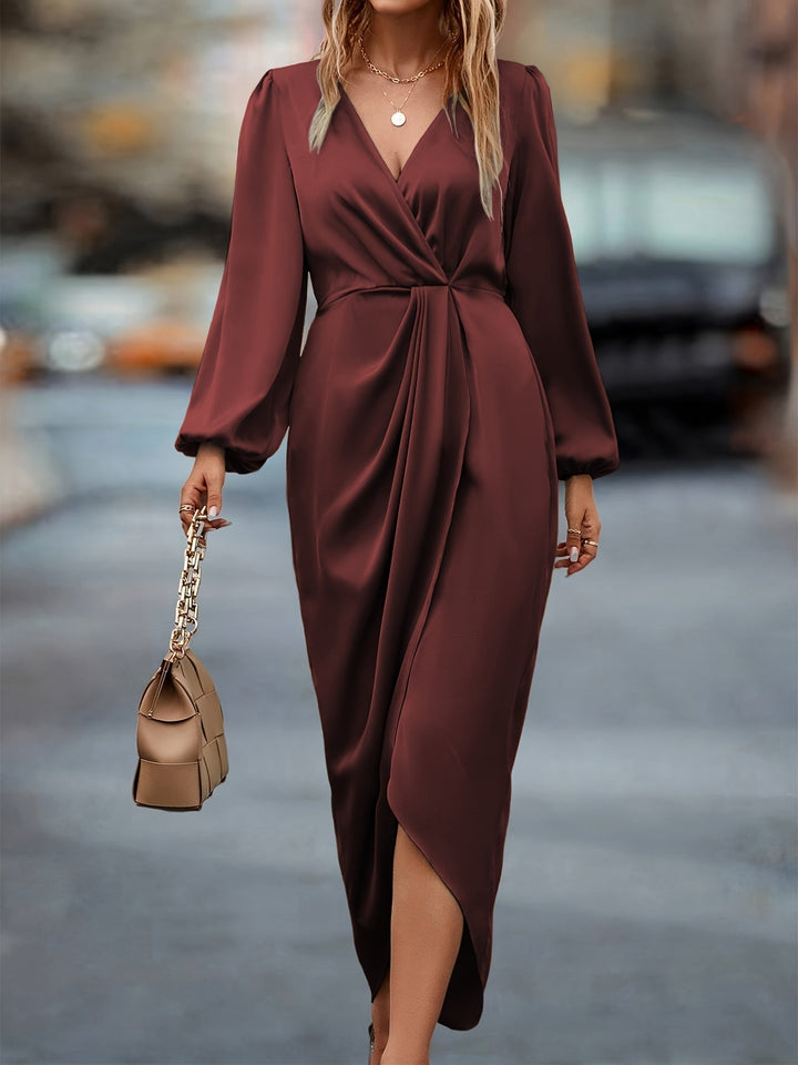 Schickes Damen Midikleid für festliche Anlässe, mit elegantem V-Ausschnitt und schmeichelhafter Silhouette.