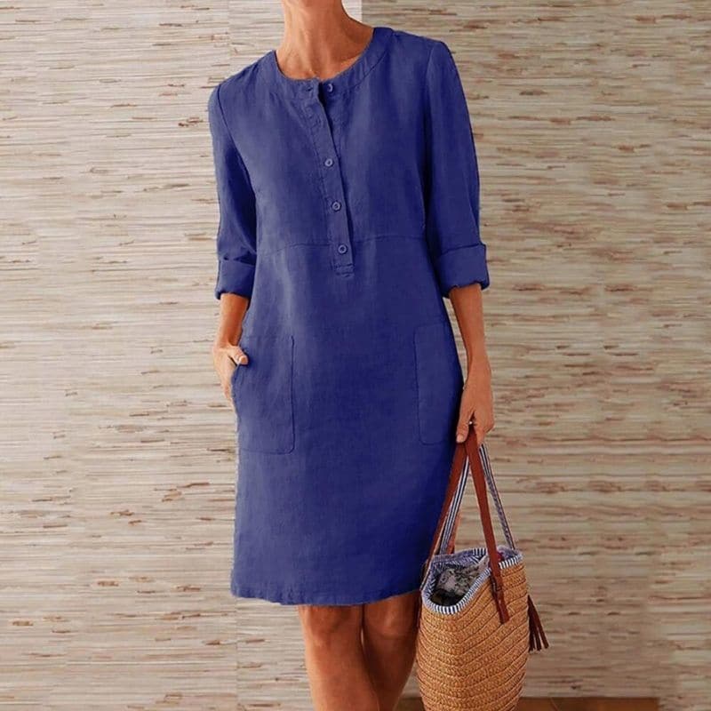 Damen Midi Kleid mit eleganter Knopfleiste und praktischen Seitentaschen für einen stilvollen Freizeit-Look.