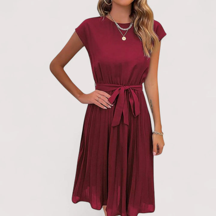Schickes plissiertes Damen Midikleid mit elegantem Bindegürtel. Ideal für Büro, Party oder festliche Anlässe.