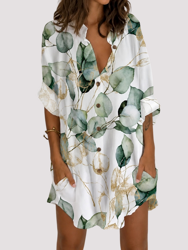 Leichtes Damen Sommer Minikleid mit Wildblumen-Muster, V-Ausschnitt. Ideal für Urlaub und warme Tage.