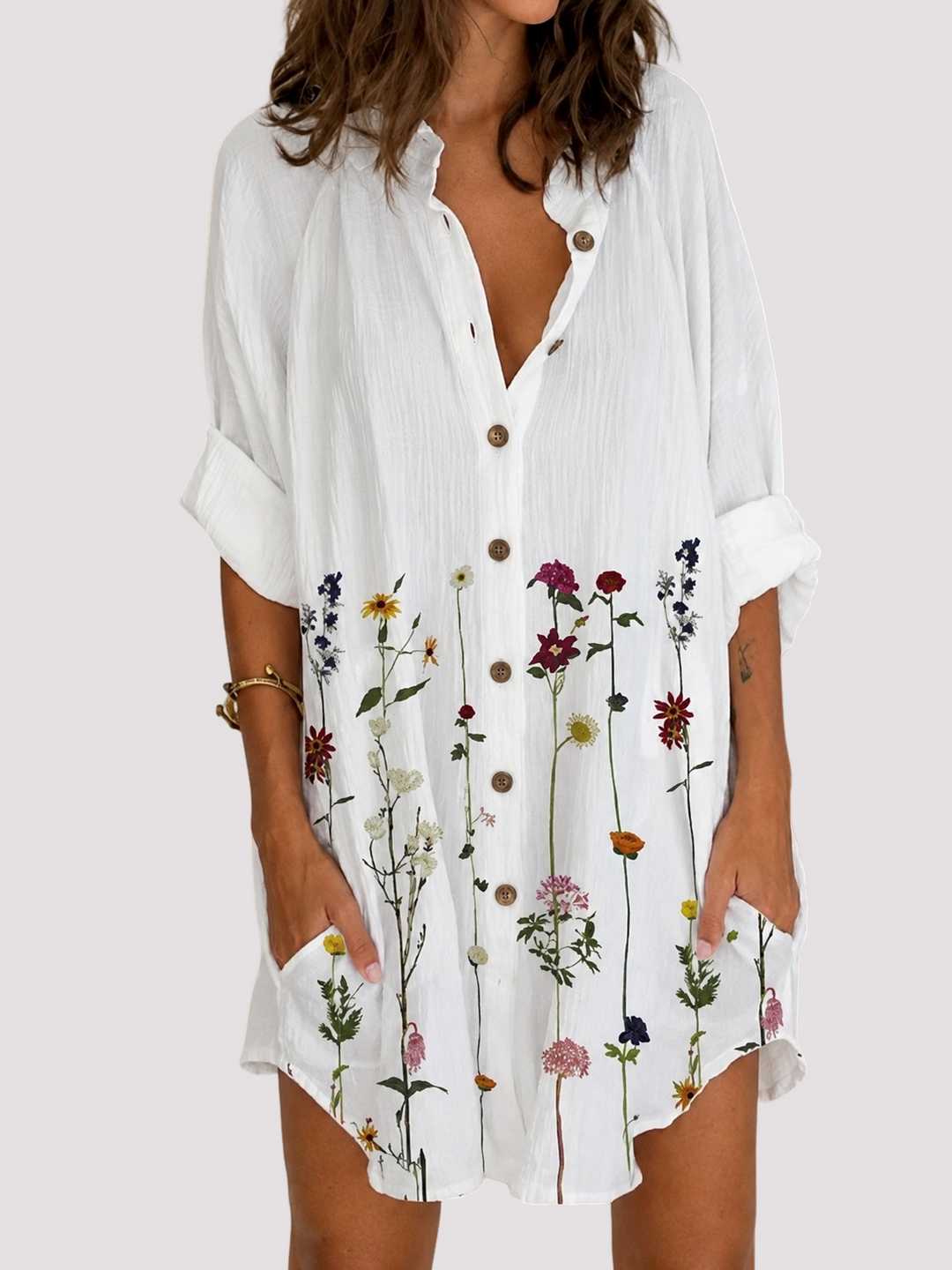 Damen Minikleid mit Wildblumen-Print, V-Ausschnitt & Knopfleiste. Perfekt für Sommer, Strand & Freizeit.