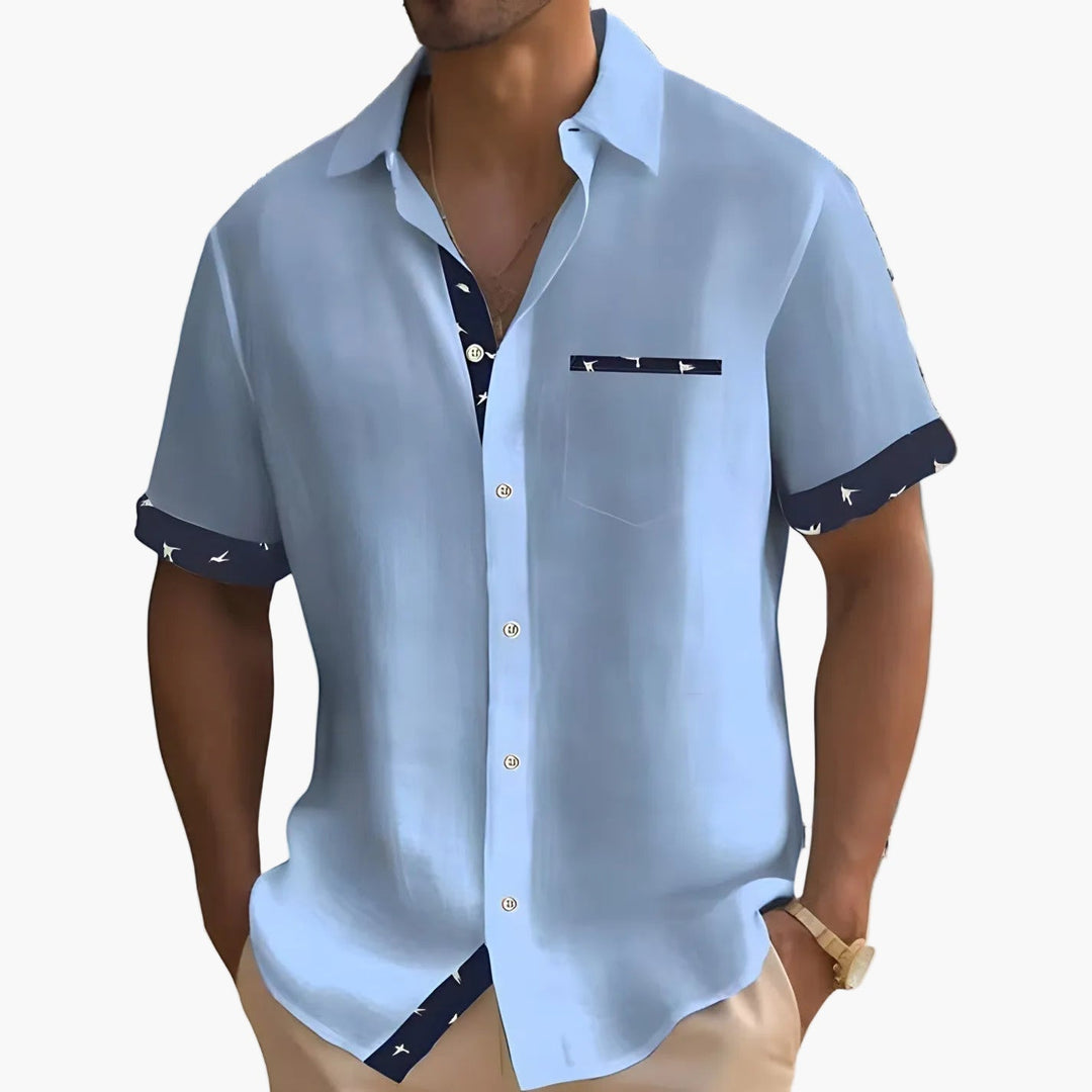Leichtes Herren Sommerhemd mit lockerer Passform. Modernes Kurzarmhemd für Alltag und entspannte Streetwear-Looks.