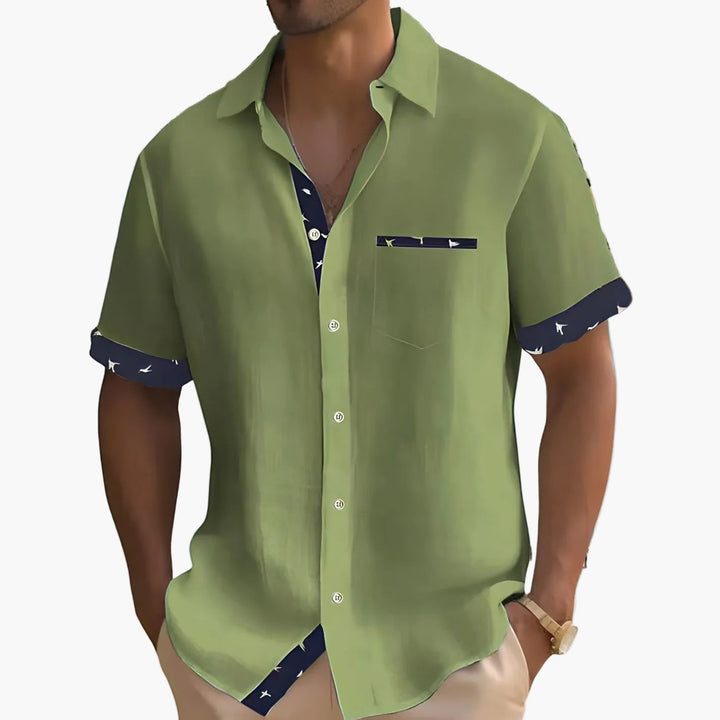 Trendiges Herren Kurzarmhemd, pflegeleicht. Lockeres Sommerhemd in Grün, perfekt für Streetwear und Freizeit.