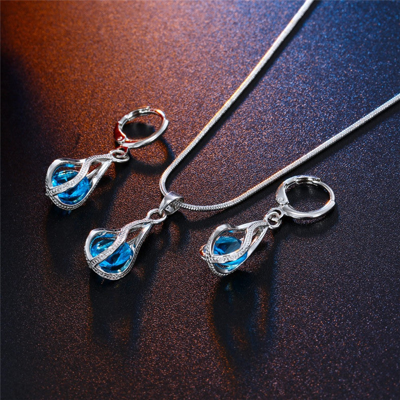 Damen Schmuckset: Sterlingsilber Schneeflocken Halskette & Ohrringe mit funkelndem Zirkon, ideal für Feiertage.