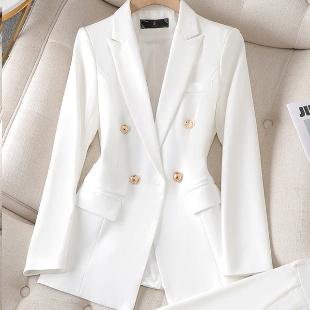 Moderner Damen Hosenanzug mit Blazer, ideal für stilvolle Business-Looks & elegante Freizeit.