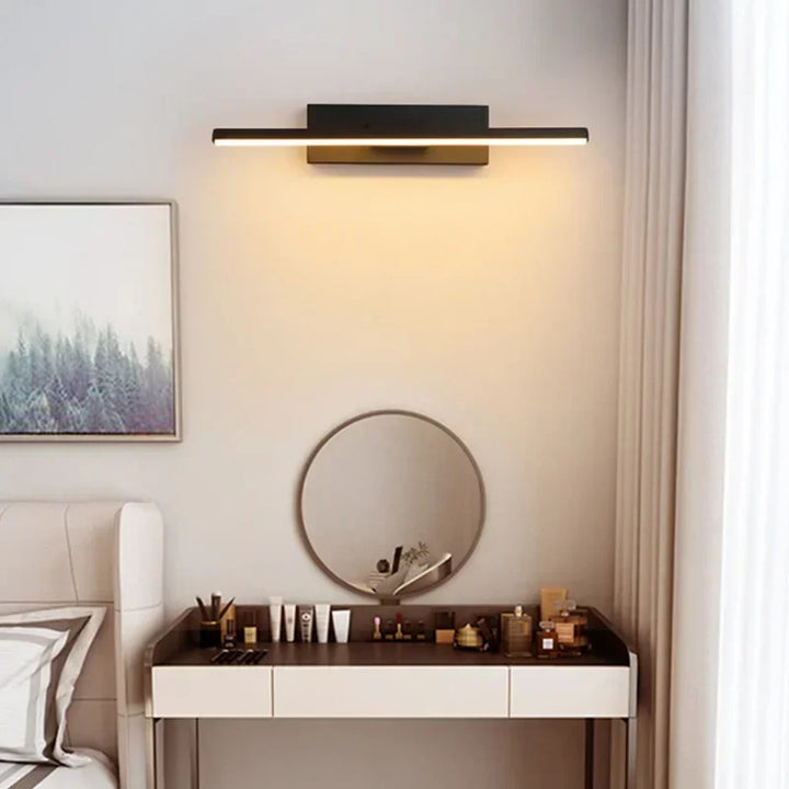 Energieeffiziente, drehbare LED-Wandlampe, ideal als moderne Spiegelleuchte oder Badezimmerlampe, flexible Innenbeleuchtung.