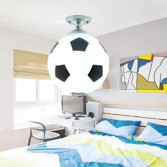 Moderne LED-Deckenlampe für Kinder, Fußball- & Basketball-Design, dimmbar, ideal für Jugendzimmer.