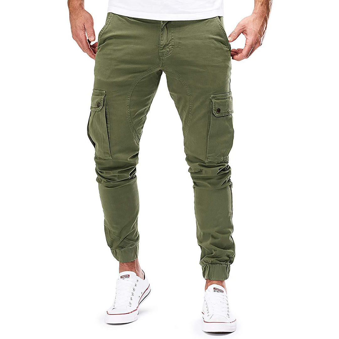 Stylische Herren Cargohose im Streetwear-Look. Bequeme und vielseitige Freizeithose für den modernen Herrn.