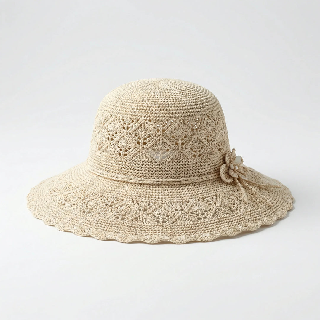 Modischer Damenhut mit eleganter Spitze, ein vielseitiges Damen-Accessoire für jeden Sommerlook.