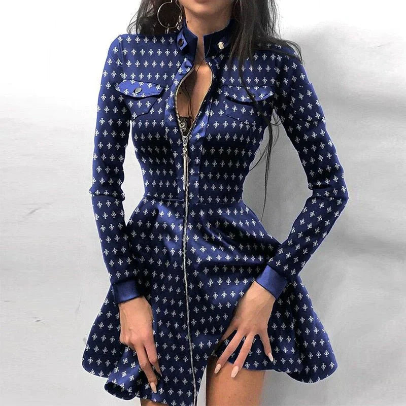 Modernes Damenkleid, figurbetont, mit durchgehendem Frontreißverschluss. Ein schickes Cocktailkleid.