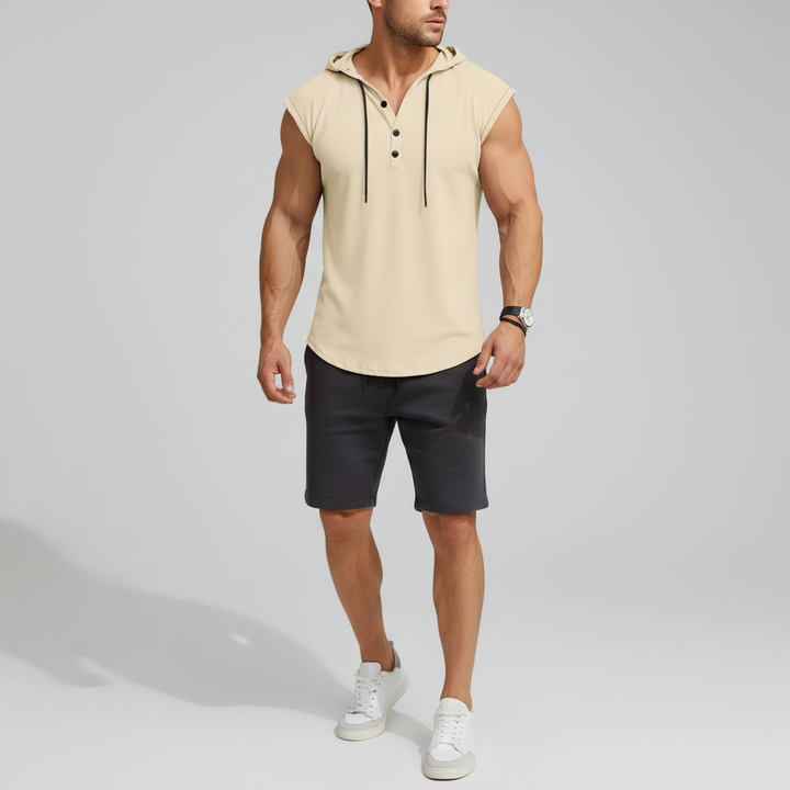 Mann trägt AeroVibe Herren Henley Tanktop beim Outdoor-Training, ärmellos, leicht & atmungsaktiv.