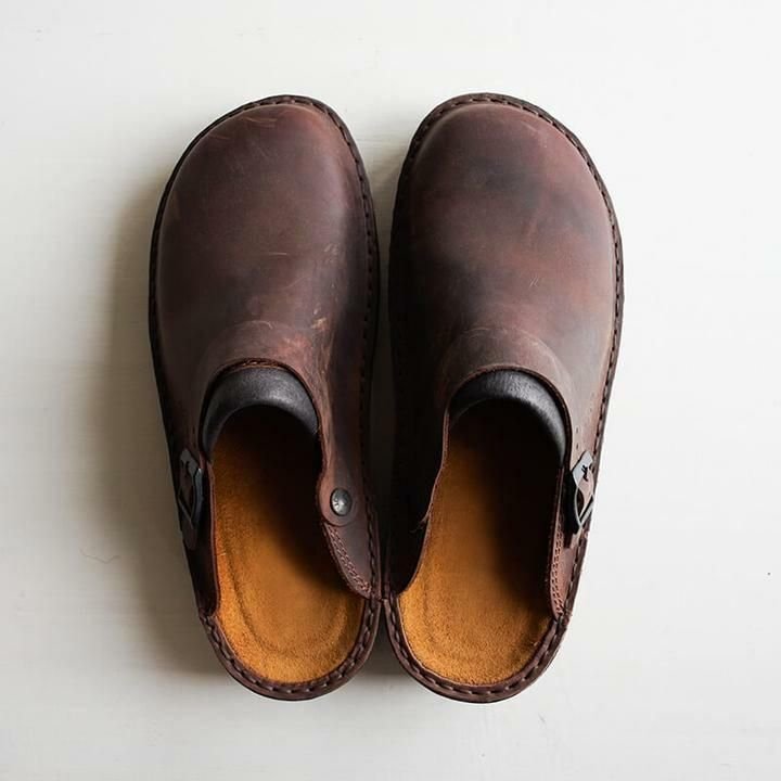 Robuste Herren Slip-on Pantoletten mit orthopädischem Fussbett. Bequeme Mules für sicheren Halt das ganze Jahr.