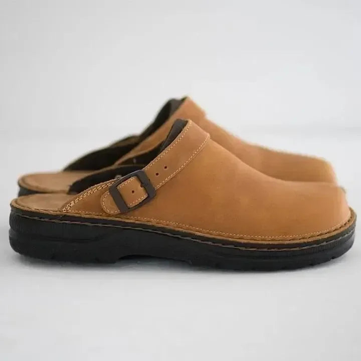 Orthopädische Herren Mules Pantoletten. Bequeme Komfortschuhe mit rutschfester Sohle für sicheren Halt im Alltag.