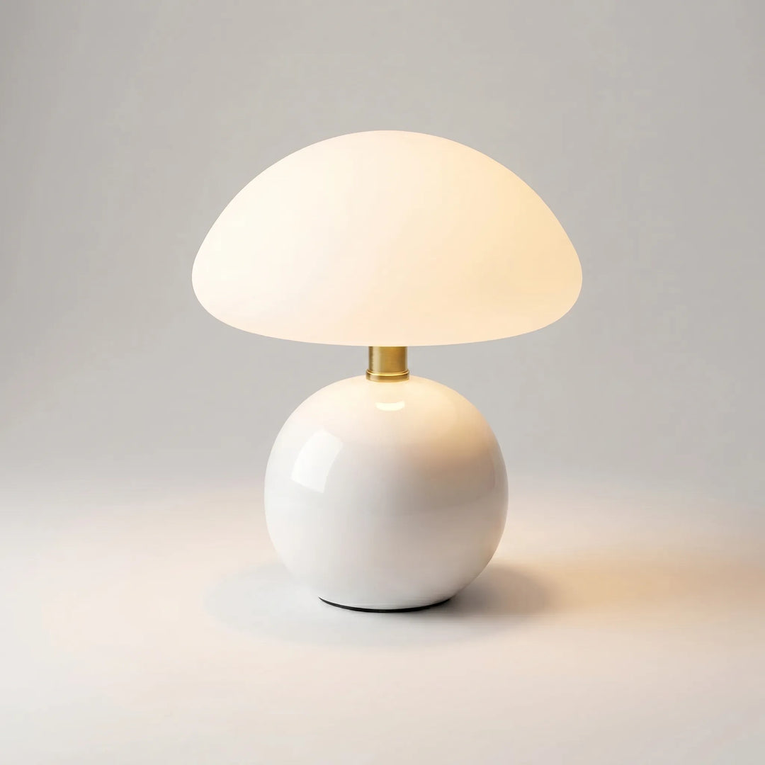 Moderne Design-Tischlampe aus Keramik in Pilzform; LED-Licht schafft ein warmes, einladendes Ambiente.