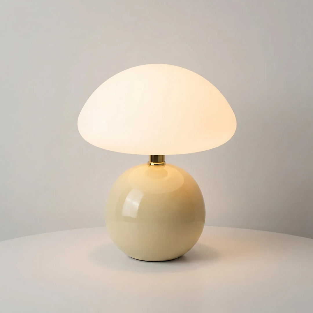 Stimmungsvolle Pilz-Tischlampe aus Keramik mit dimmbarem LED-Licht; perfekt für gemütliches Ambiente.
