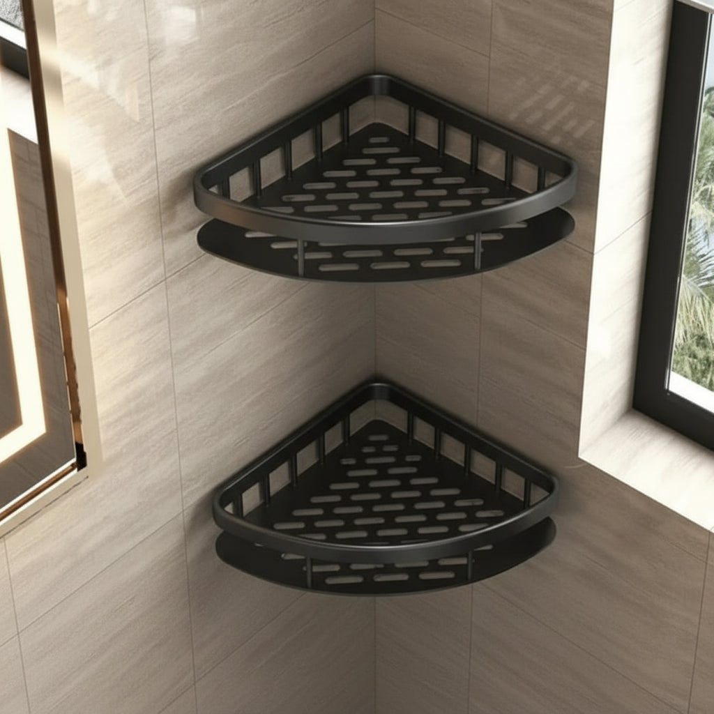 Helles Badezimmer mit modernem, selbstklebendem Duschregal, bohrfrei, für optimale Organisation.