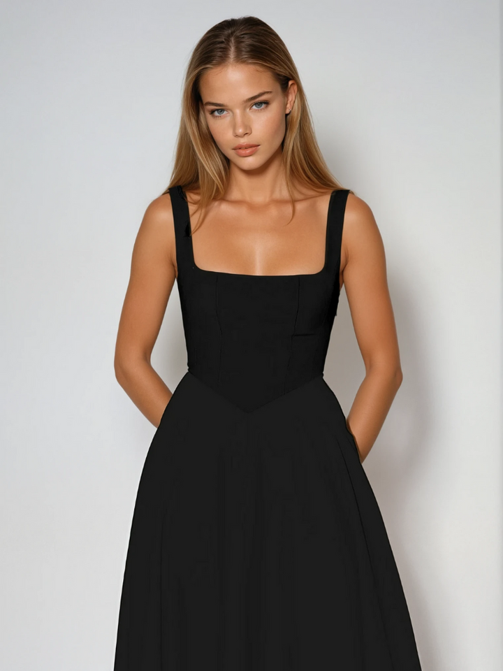 Figurumspielendes Damenkleid mit eckigem Ausschnitt und Taillierung; vielseitig für Freizeit oder Party.