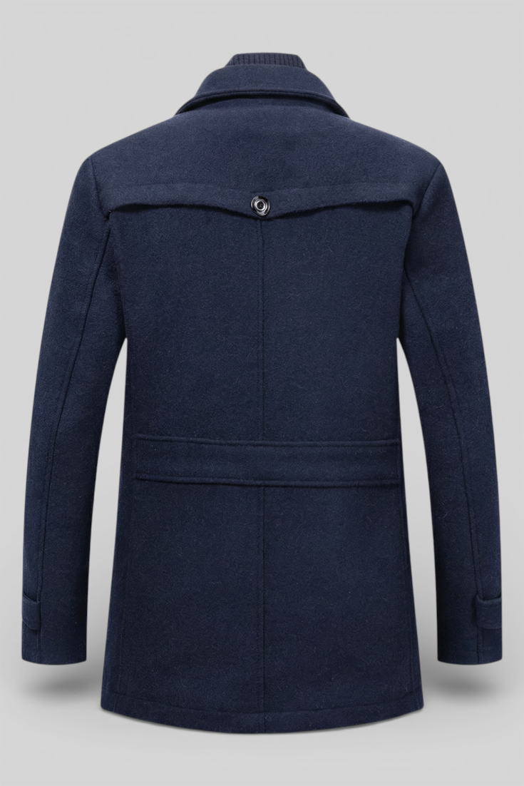 Braune Herren-Winterjacke, wasserabweisend und warm, ideal für Reisen.