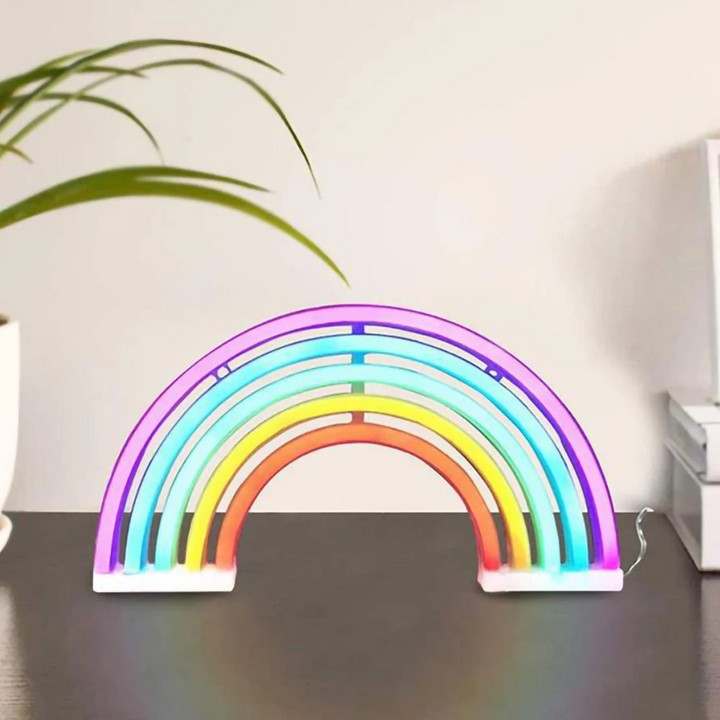 Gemütliches Ambientelicht: LumiRainbow Neon-Regenbogen-Tischlampe schafft entspannte Atmosphäre für Schlaf- & Wohnzimmer.