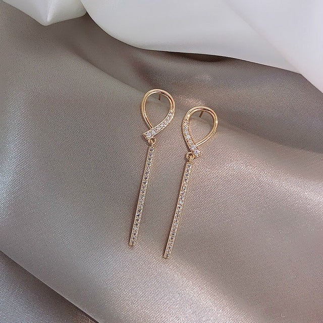 Glitzernde Einhorn Ohrstecker für junge Damen. Charmante Tier-Ohrringe, ein tolles Geschenk.