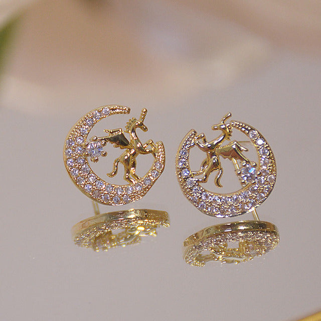Funkelnde Einhorn Ohrringe für Mädchen. Magischer Schmuck mit Zirkonia, ideales Geschenk.