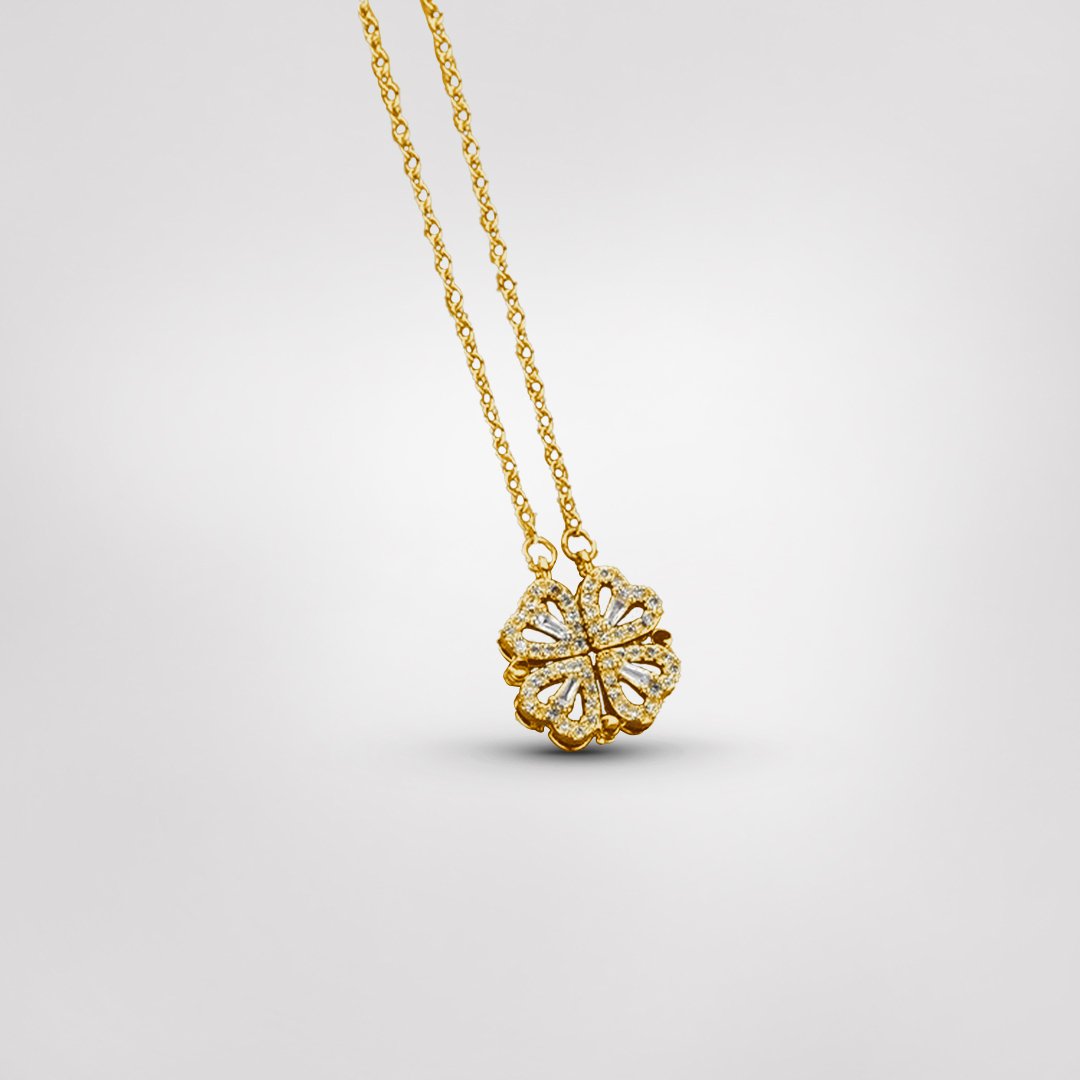 Nahaufnahme: filigrane Kleeblatt-Halskette, ein Glücksbringer für Frauen. Edler Damenschmuck & Geschenkidee.