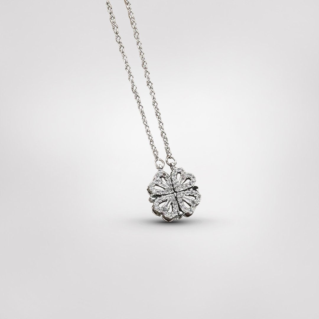 Stilvolle Goldkette mit Kleeblatt-Anhänger, ein eleganter Glücksbringer und modisches Schmuckstück für Damen.