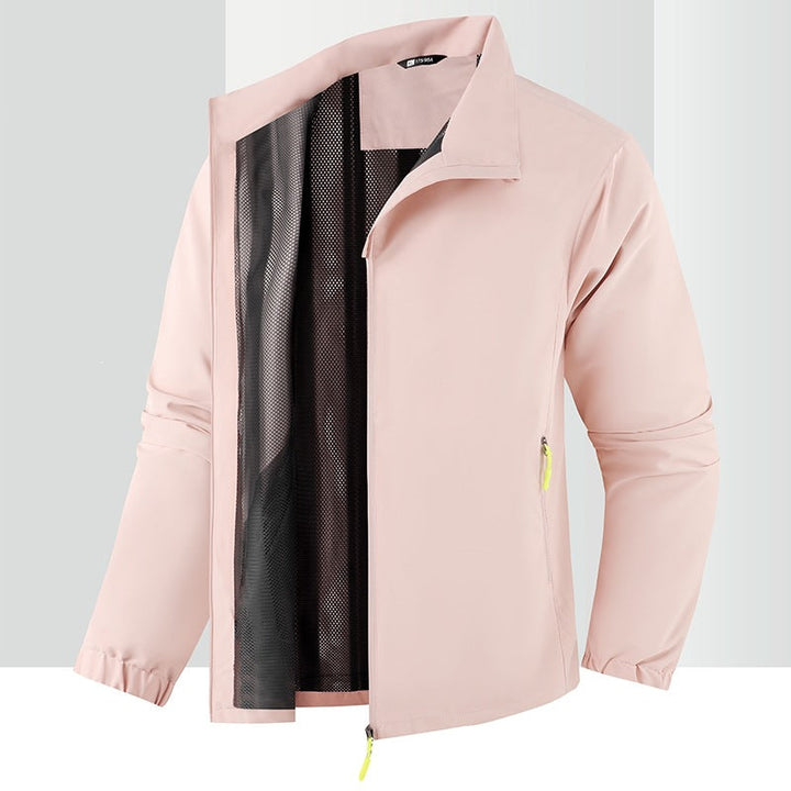 Elegante Herren Windjacke, sportlich-schick, ideal für aktive Herren, bietet Schutz und Stil.