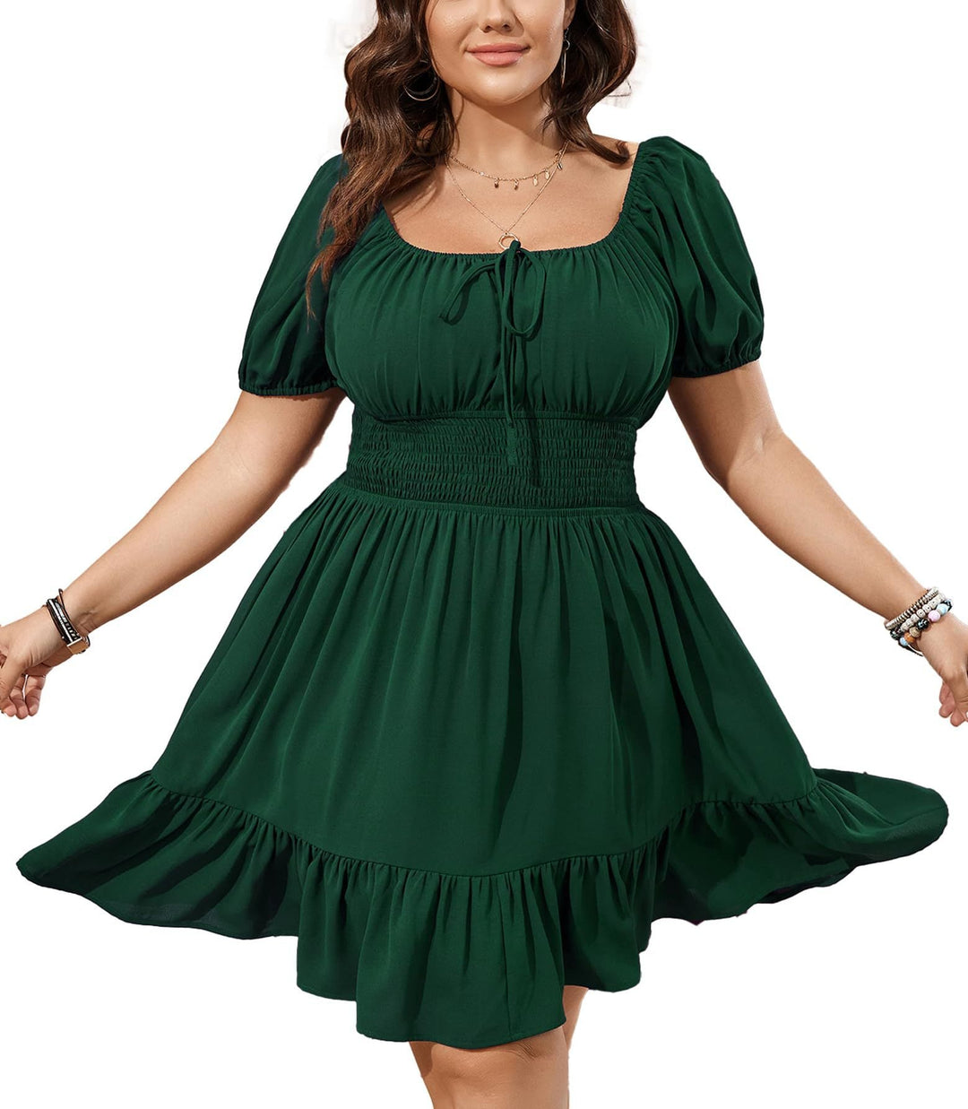 Feminines Midikleid für Damen mit Puffärmeln und schmeichelhafter Smok-Taille. Tailliertes Sommerkleid.