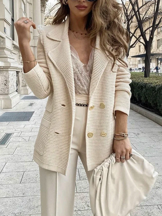 Damen Strickblazer für Business-Chic. Eleganter Look mit hohem Tragekomfort, perfekt als Büro- oder Freizeitjacke für Herbst.