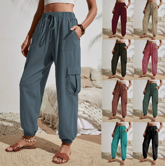 Schwarze Damen Cargo-Jogginghose mit Kordelzug & Seitentaschen. Bequem & stylisch für Alltag & Freizeit.