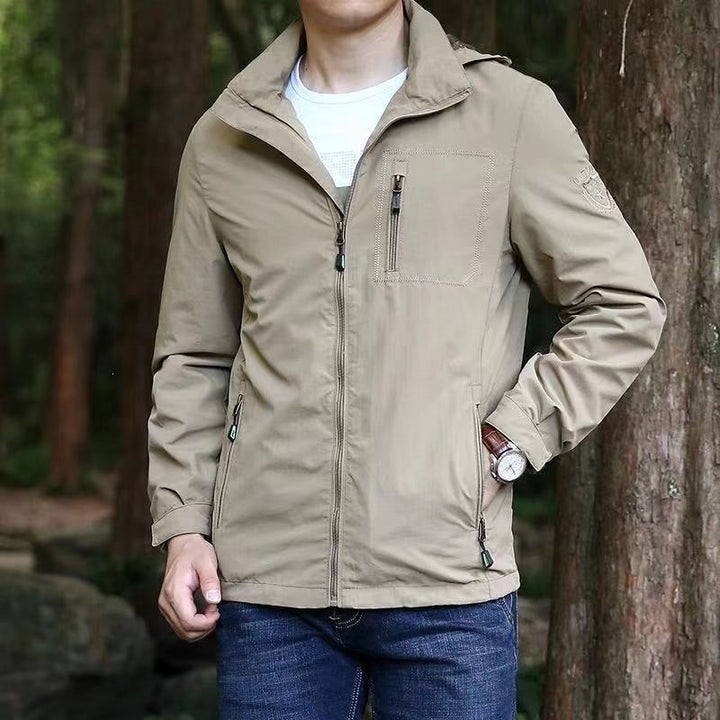 Schnitt der leichten Herren Wanderjacke, ergonomisch & bequem für lange Touren in der Natur.